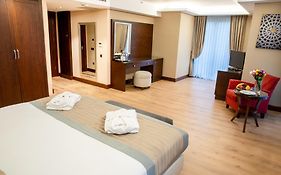 Grand Aras Hotel & Suites